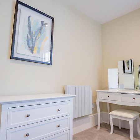 Host & Stay - Shaw Street Dwelling Устър Екстериор снимка